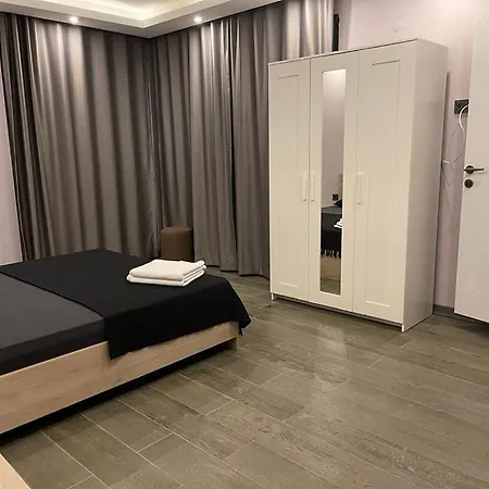 Oezel Havuz Ve Deniz Manzarali Yeni