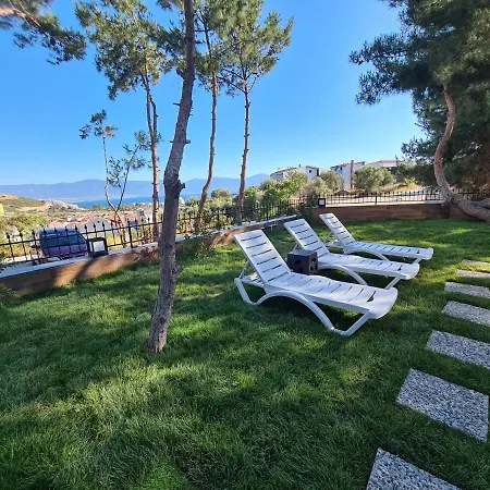 Oezel Havuz Ve Deniz Manzarali Yeni