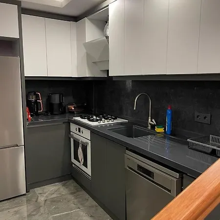 Oezel Havuz Ve Deniz Manzarali Yeni Villa Kuşadası