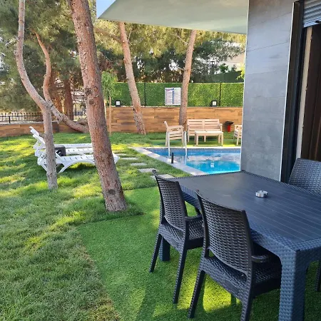 Willa Oezel Havuz Ve Deniz Manzarali Yeni *