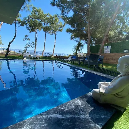 Oezel Havuz Ve Deniz Manzarali Yeni Willa