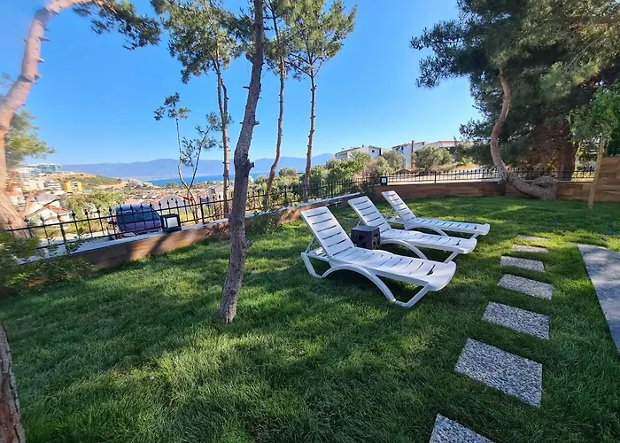 Oezel Havuz Ve Deniz Manzarali Yeni