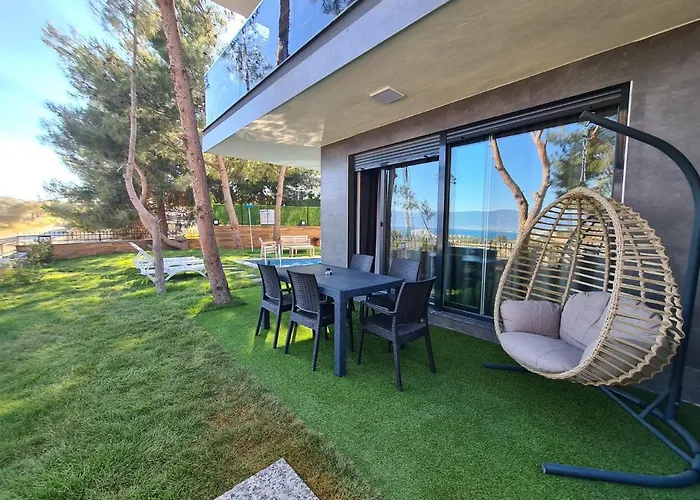 Vila Oezel Havuz Ve Deniz Manzarali Yeni