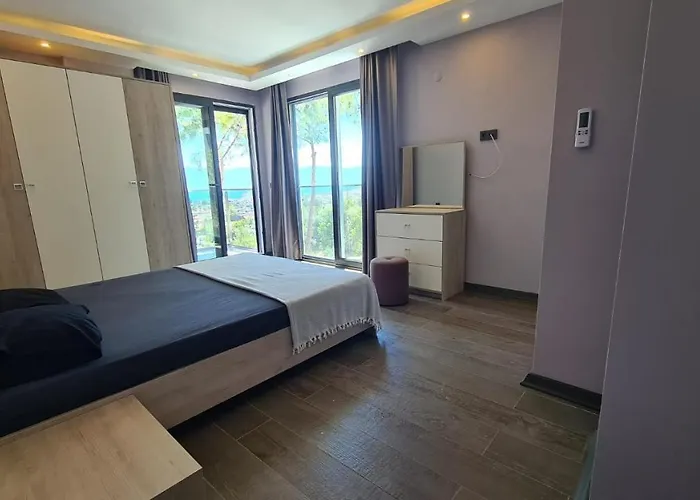 Oezel Havuz Ve Deniz Manzarali Yeni * Kusadası