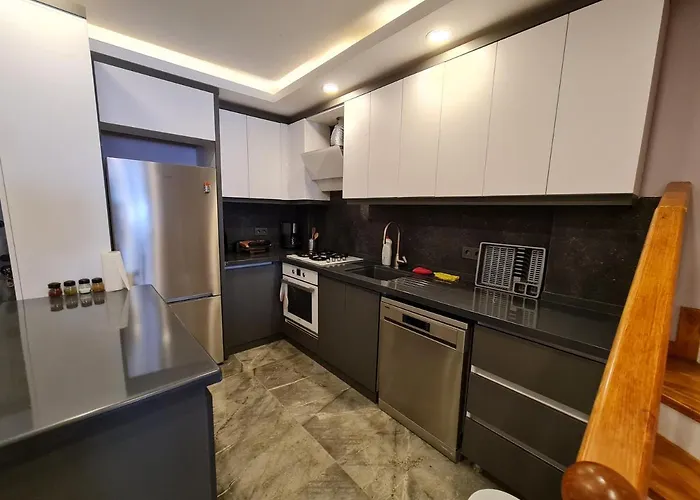 Vila Oezel Havuz Ve Deniz Manzarali Yeni Kusadası