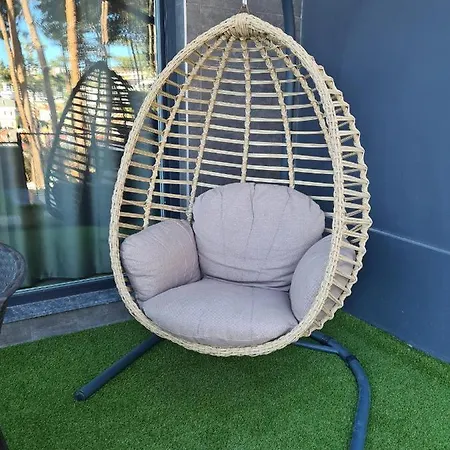 Oezel Havuz Ve Deniz Manzarali Yeni クシャダス