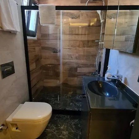 Oezel Havuz Ve Deniz Manzarali Yeni * Kusadası