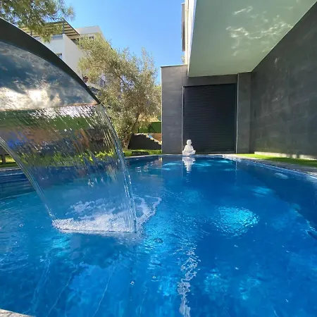 Oezel Havuz Ve Deniz Manzarali Yeni * Kusadası