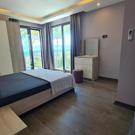 Oezel Havuz Ve Deniz Manzarali Yeni * Kusadası