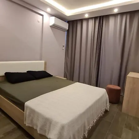 Villa Oezel Havuz Ve Deniz Manzarali Yeni Kusadası