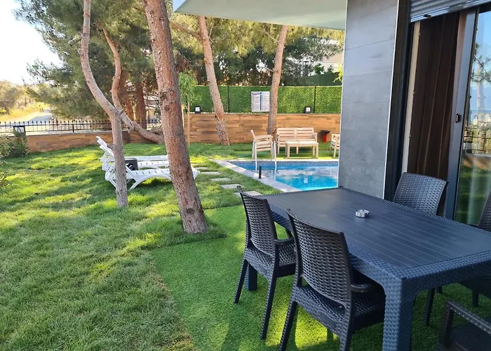 فيلة Oezel Havuz Ve Deniz Manzarali Yeni *