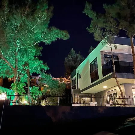 ヴィラ Oezel Havuz Ve Deniz Manzarali Yeni